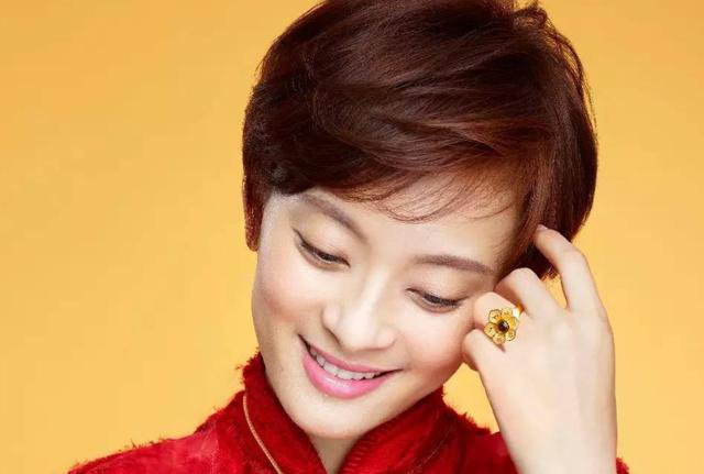  #邓超#“邓超如果出轨了怎么办? ”记者问题刁钻, 孙俪的回答暴露高情商