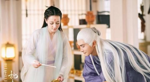  「外里」《枕上书》：东华帝君婚后有多爱白凤九？答案全部藏在番外里！