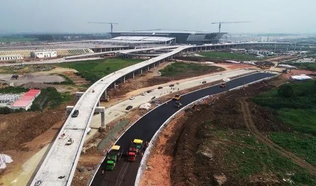 湖北正积极打造的一座高铁站，站台规模比肩长沙南站