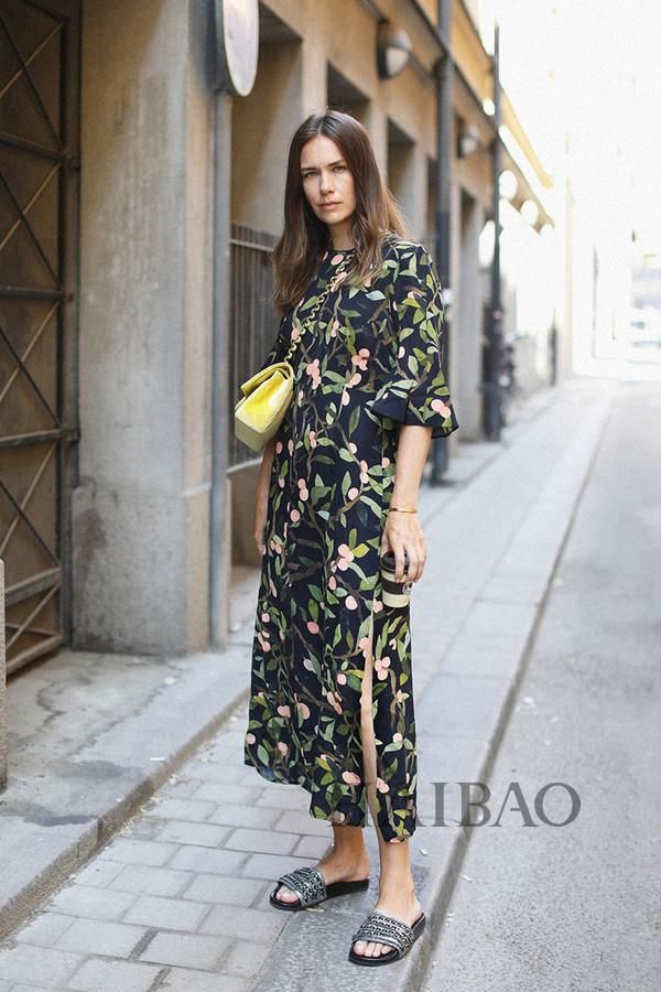 瑞典时尚博主Caroline Blomst高分街拍合辑：当妈了都爱穿亮色？