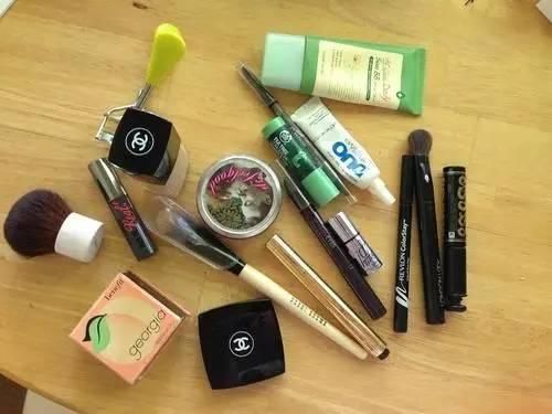 这位女子化妆后,竟连亲妈都认不出!