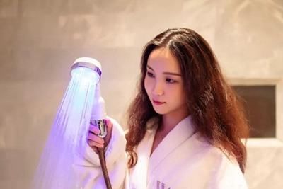 天热如何缓解头发油腻?