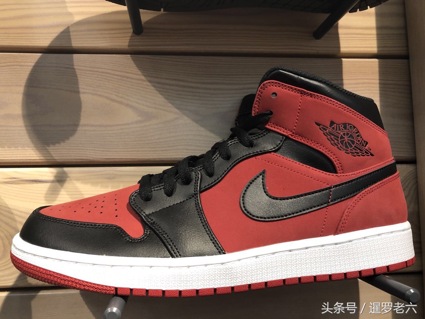 Air Jordan 1在俄罗斯咋卖那么便宜?九种配色，黑红最霸气!