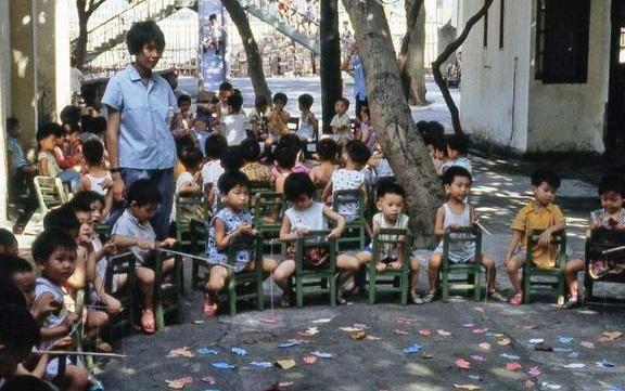 外国人拍摄的70年代中国老照片：想不到70年代的人们是这样子