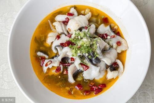 川菜水煮鱼VS湘菜剁椒鱼头,鲜香开胃,你喜欢哪