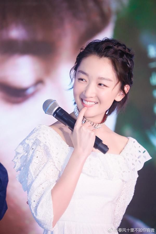 电影《少年的你》官宣男女主！为啥92年的周冬雨看起来比00后易烊