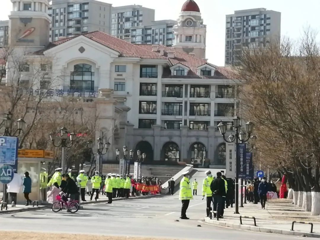 #辽宁人#笑着笑着就哭了!蓝天彩虹、笑颜敬礼!辽宁人今天都在“追星”!