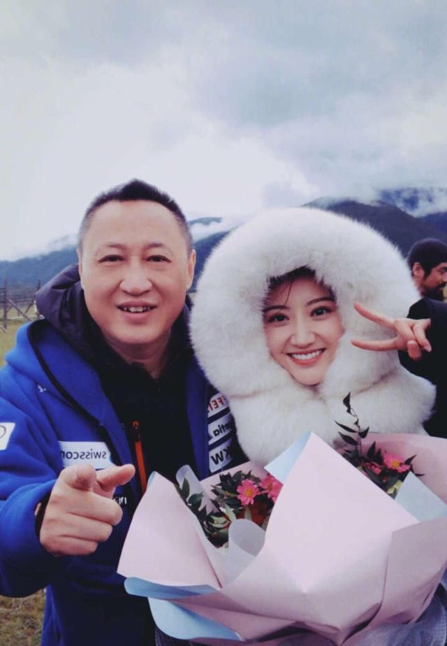 三伏天学景甜冬季造型,是一种怎样的体验 网友:带劲