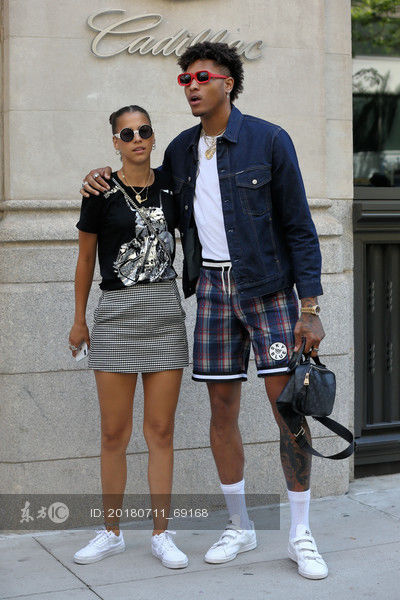 乌布雷也是潮男一个 与女友亮相纽约时装周