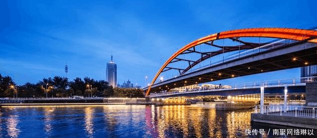 中国正在高速发展的一个超大城市, 未来将成为国际化大都市