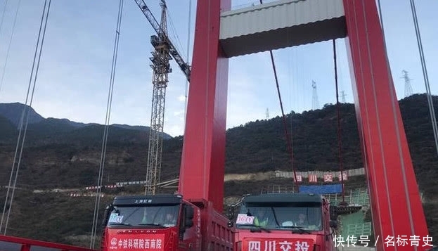 中国再创造桥新纪录，深入山体159米，依靠整座大山拽住大桥