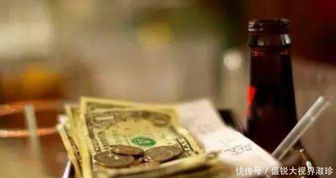 在泰国住宾馆，离开时放20泰铢在枕头下，回去时会发现小惊喜