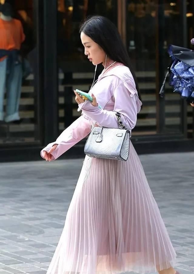 『漂亮』漂亮美女配搭高跟鞋子,简洁雅致又美丽动人