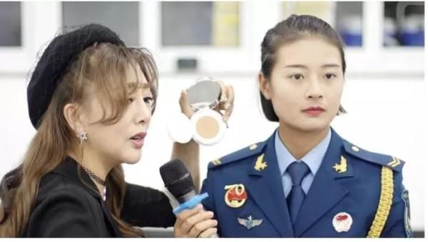  阅兵式■阅兵式上女兵的口红是雅诗兰黛、兰蔻？别猜了，是来自