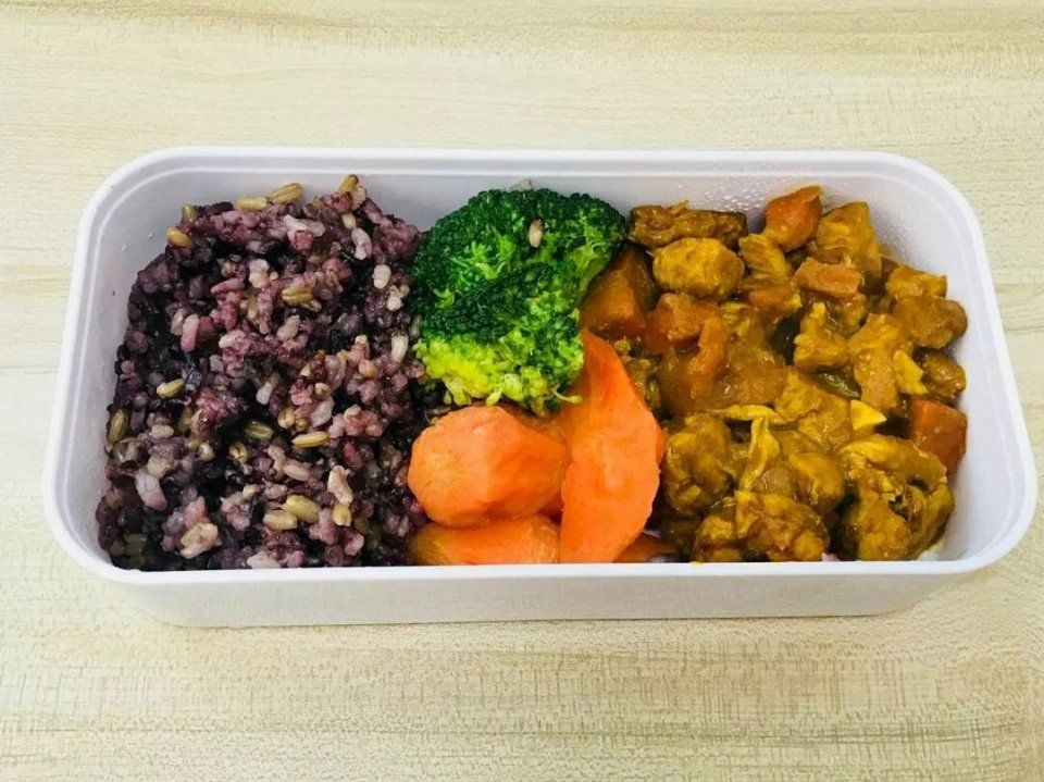 这里暗藏超模吃不胖的小秘密!腿长是天生的，瘦是吃出来的!