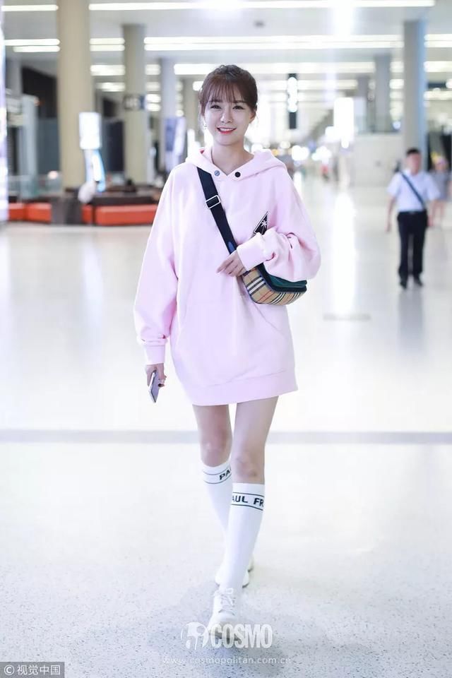 时髦办｜腿长成这样，请放过长筒袜