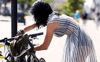 街拍: 第一位小姐姐穿的实在也太透了吧, 你男朋友都不管你吗?