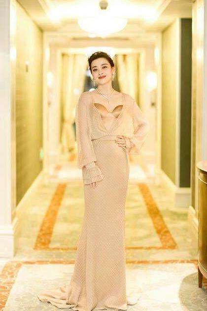 当37岁郭晶晶同台43岁梅婷, 终于知道世界冠军和演员的差距了