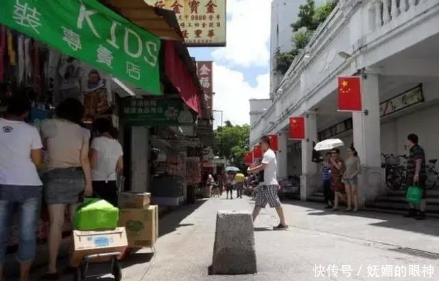 中国最奇特的一条街，一边属香港，一边属深圳，你去过吗？