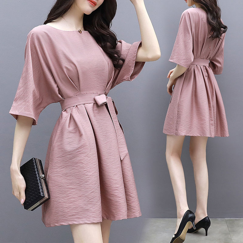 女人不怕长不好看,穿上超显气质的裙子,让人眼前一亮,抢尽风头