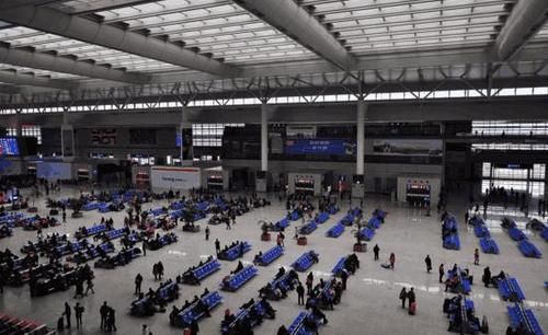  [大厅]为什么火车站大厅要建几十米高？到底有什么作用呢？看完