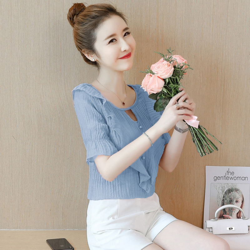 谁说胸围大不好看，学学模特这样穿衣服，一点不俗还特有魅力