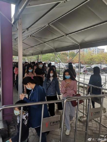  「控制」广州地铁节后首次客流控制 网友：熟悉的早高峰回来了