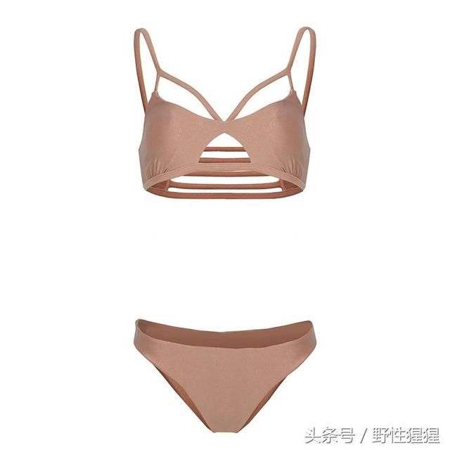 选对泳衣，才能在海边美得光芒四射