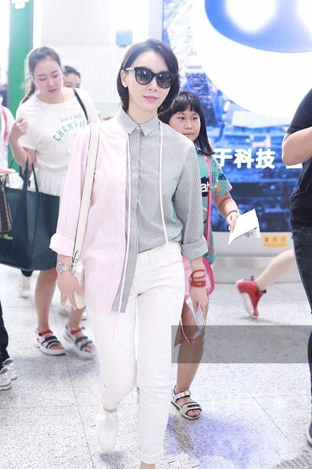 白色紧身裤陈数也敢穿，她不知道自己腿粗吗？之前都靠长裙遮着肉