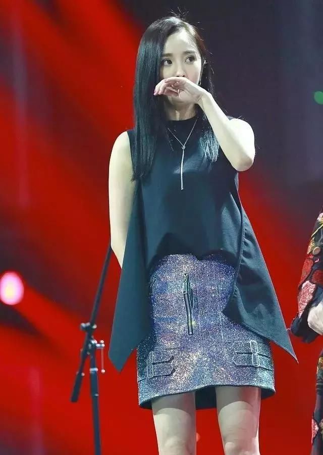 看了杨幂腿,男人都要怀疑人生了,不知道刘恺威每天怎么过的!