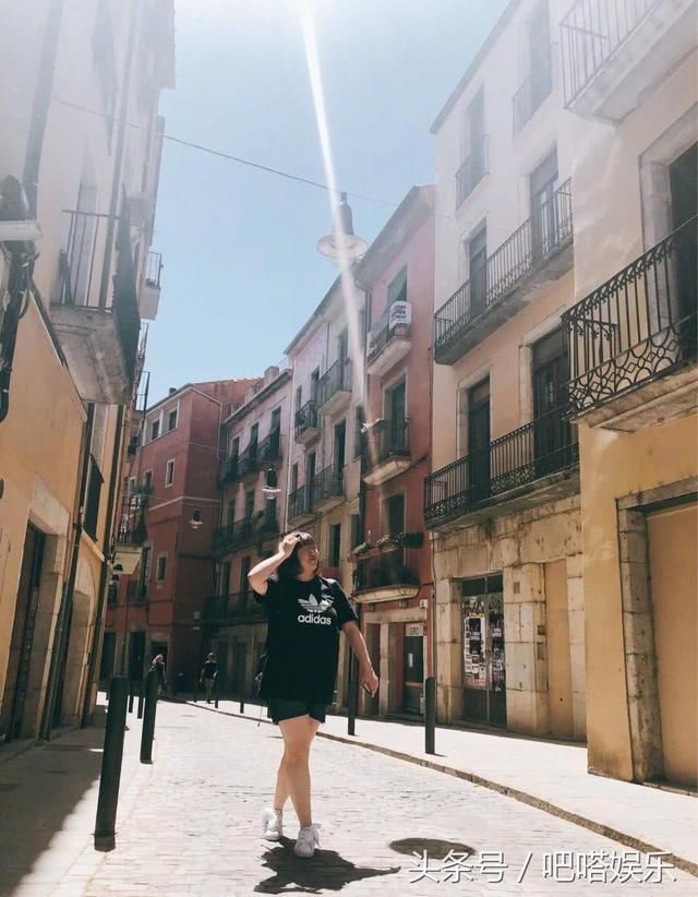 看完陈乔恩助理的街拍，我不想减肥了，胖点也没什么不好的！