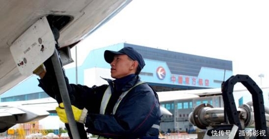 飞机上的乘客所产生的粪便,最后都怎么处理?看完大开眼界