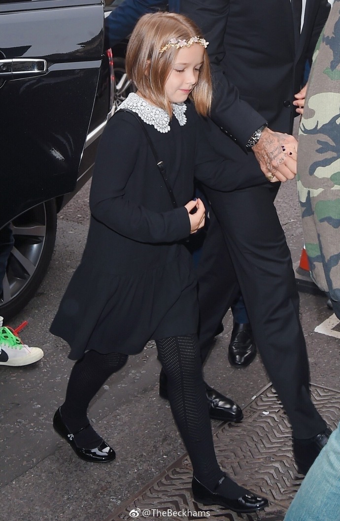 贝克汉姆带小七看时装秀 小七好像小仙女