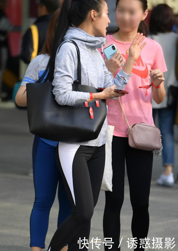 时尚小姐姐也是尝试了各种穿衣打扮，而那些身材胖的小姐姐，为了