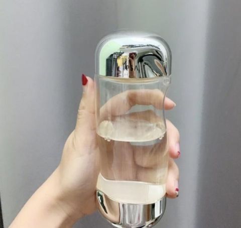  可令■这些爽肤水巨补水,可令肌肤饱满,透亮,光滑细腻,透显新生般光采！