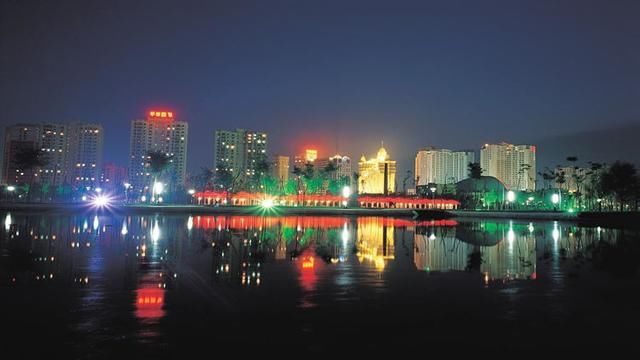 中国东北最大的城市，根本不是哈尔滨 长春，相当于2个大连