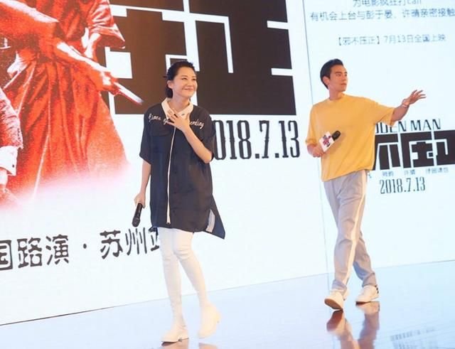 许晴的腿也太细了吧，过膝长靴当裤子穿，网友：一般人驾驭不了！