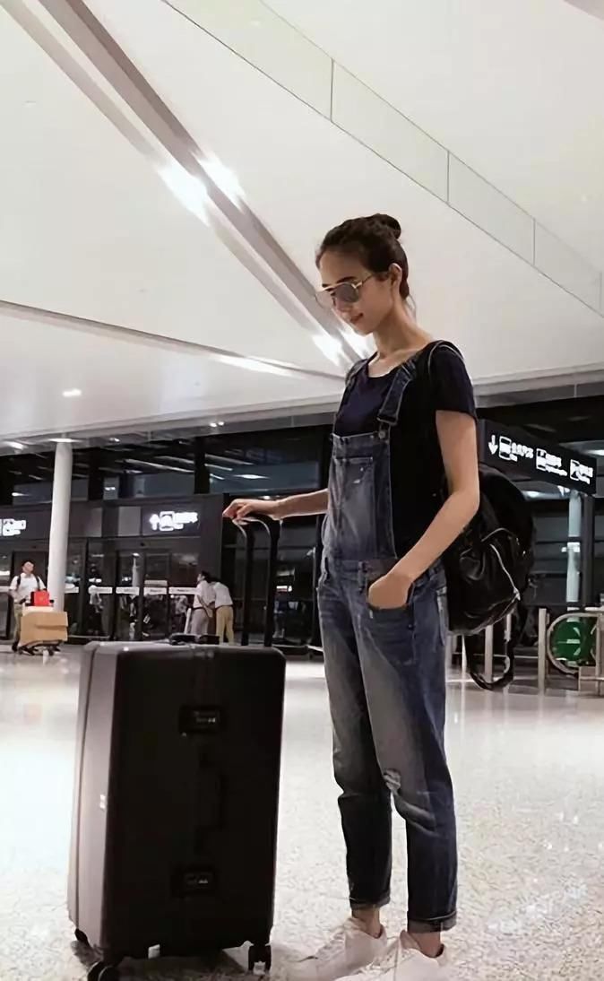 张钧宁随着《如懿传》再次大火，一身晚礼服光彩照人，时髦得飞起