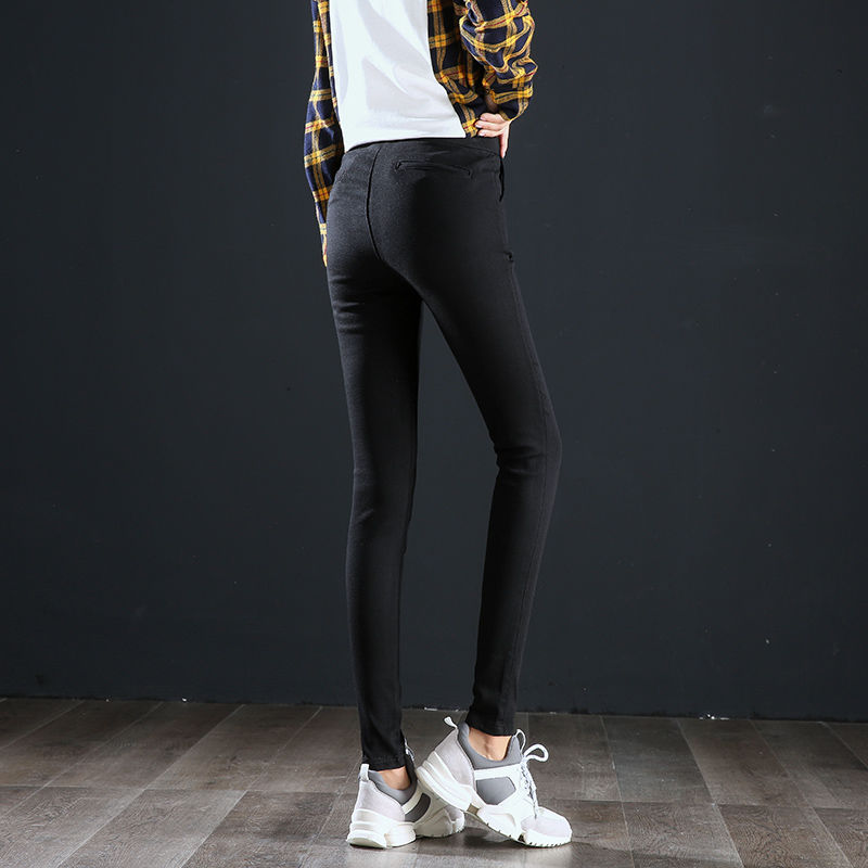 九月早晚凉，别穿裙子了，新款“黑裤子”百搭又时髦，好穿不贵