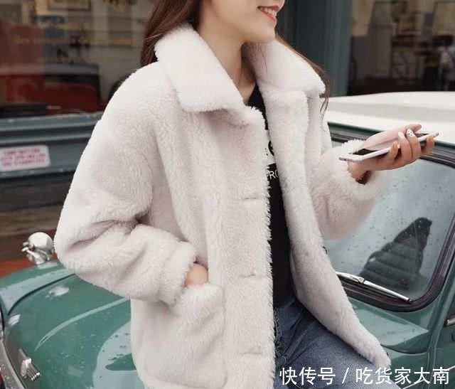 『小瞧』别小瞧这羊羔毛,保暖减龄不比羽绒服差,大雪天配雪地靴刚好