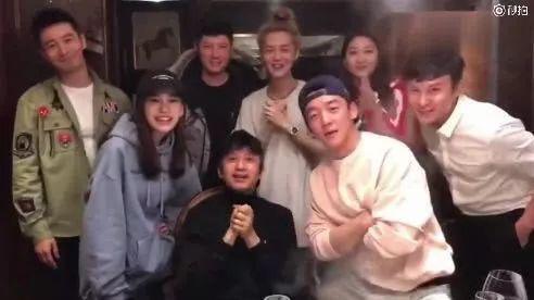 鹿晗和关晓彤被爆料疑似分手,娱乐圈纪委王思聪又预言到了?