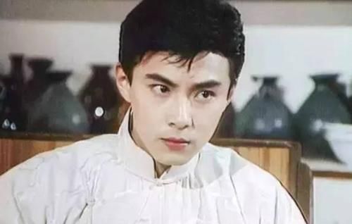 年轻时的张卫健,被港媒评价为粉雕玉琢,实在