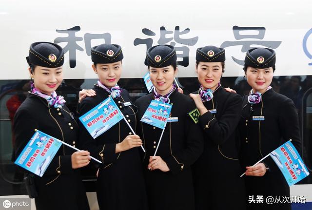  高铁@乘坐这条城际高铁去机场大约15分钟，12元钱票价的确不贵