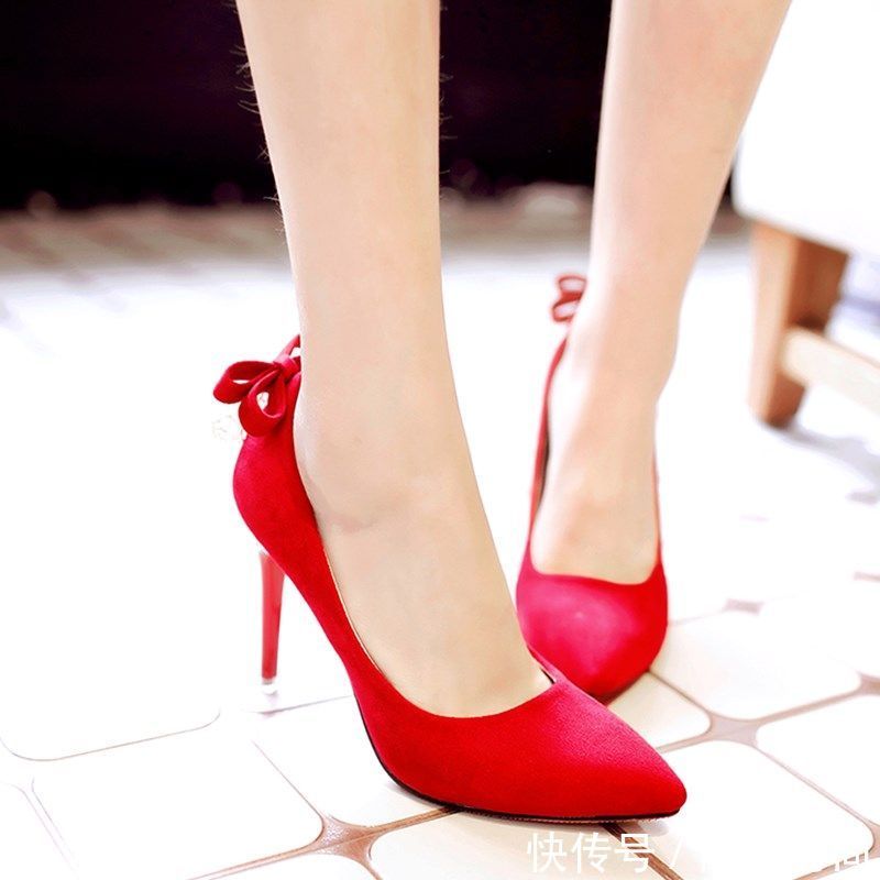 成熟女人，就要美脚搭美鞋！尽显出女性青春活力，优雅迷人！