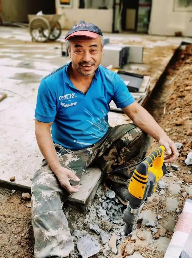  赵彬：看完这个外卖小哥的朋友圈，我惊了