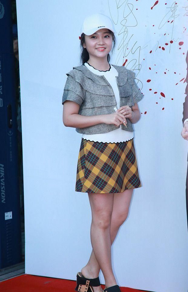 林妙可的老年风算是改不掉了，想成为时尚大学生，太难!