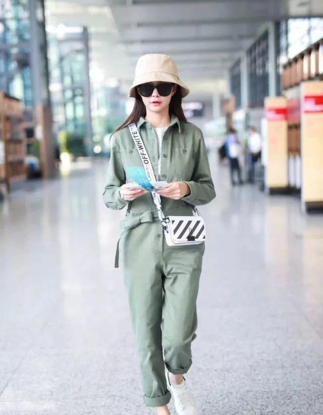 沈梦辰穿短裤是想秀腿来着，可惜被大宽胯给抢镜了，这下尴尬了！