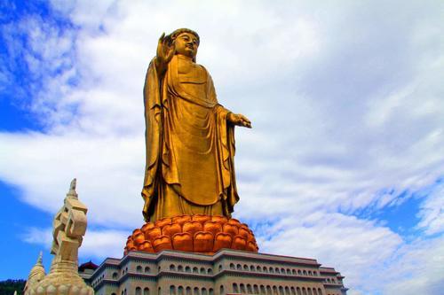 河南花10年耗资12亿建造的大佛，如今却成了真正的清净之地