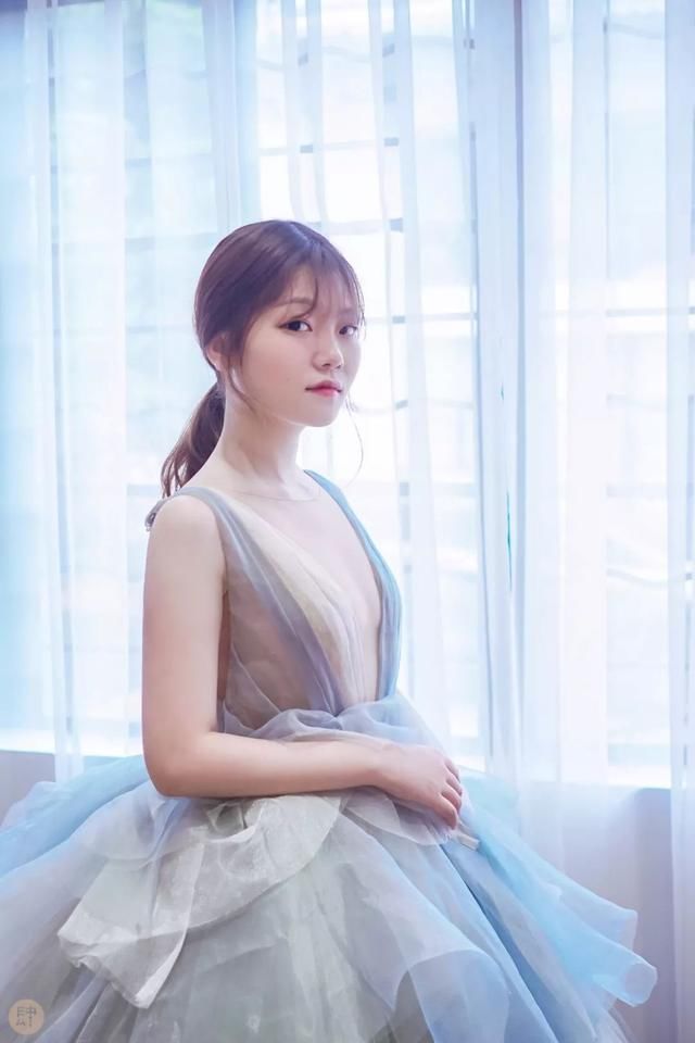 “我之前觉得婚礼离我太遥远了……”“然后呢？”