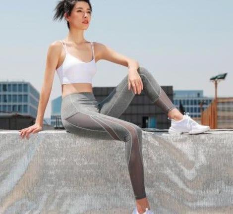 彰显女人时尚和自信的打底裤，让人念念不忘！